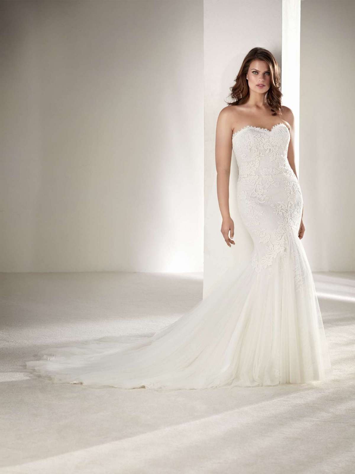 Abito da sposa per donne curvy Pronovias Plus