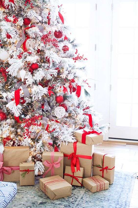 Albero di Natale in rosso