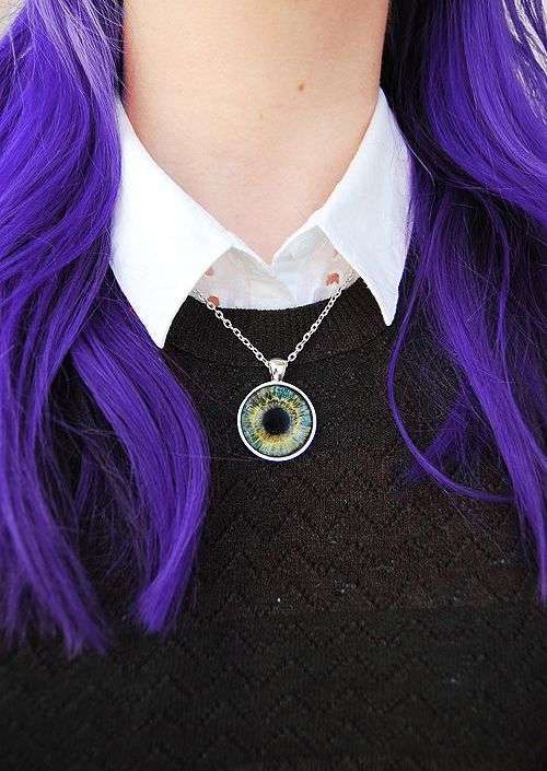 Capelli Ultra Violet lunghi e ondulati