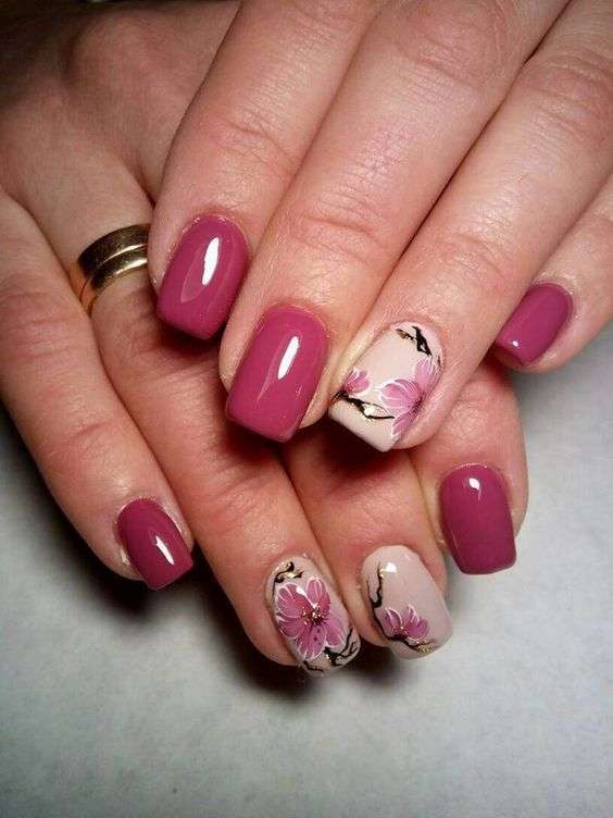 Unghie gel estive con nail art a fiori