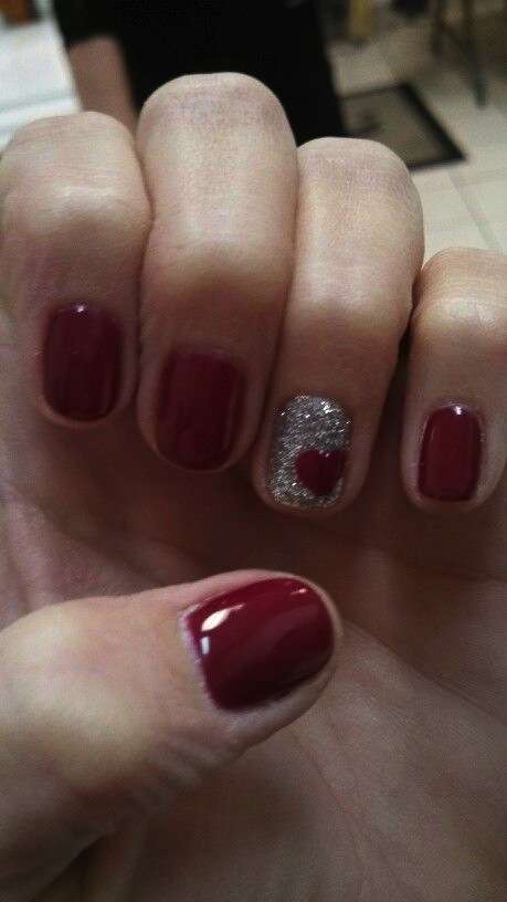 Unghie natalizie glitterate in rosso e argento