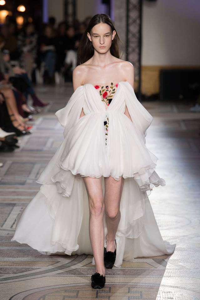 Abito a balze Giambattista Valli