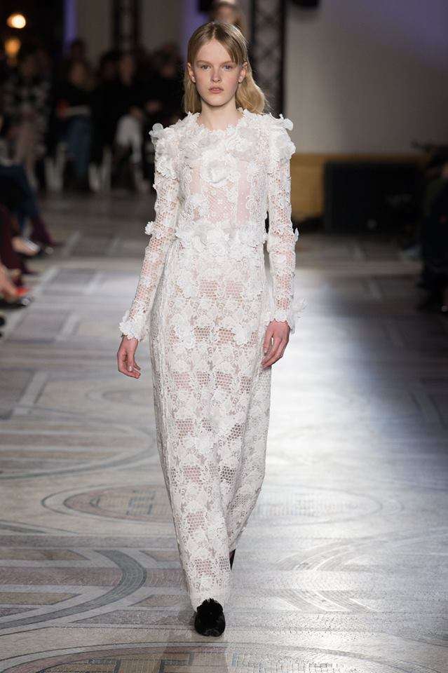 Abito da sposa a colonna Giambattista Valli