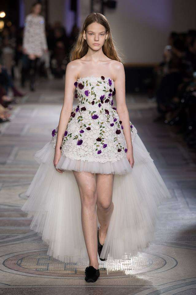 Abito da sposa asimmetrico a fiori Giambattista Valli