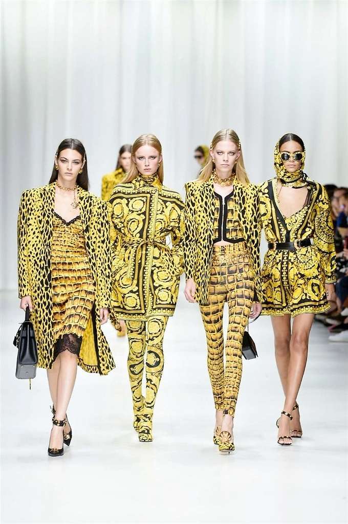 Capi con stampe Versace