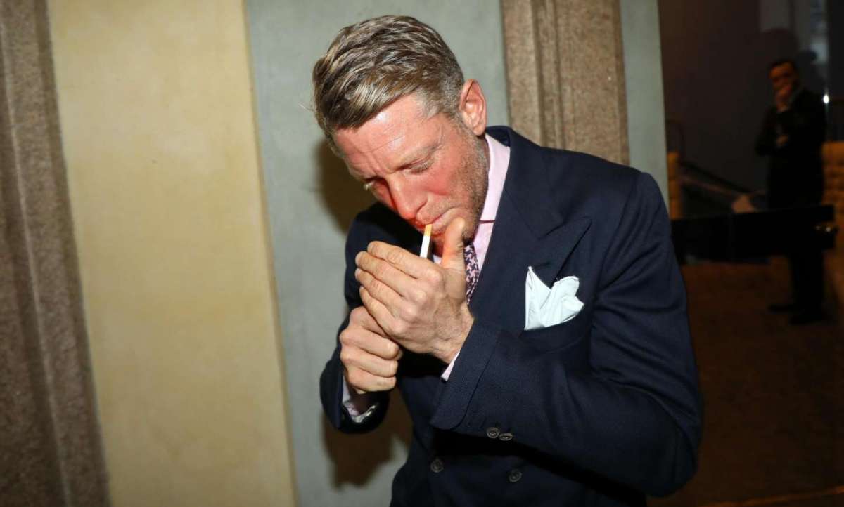 Lapo Elkann prima della cerimonia