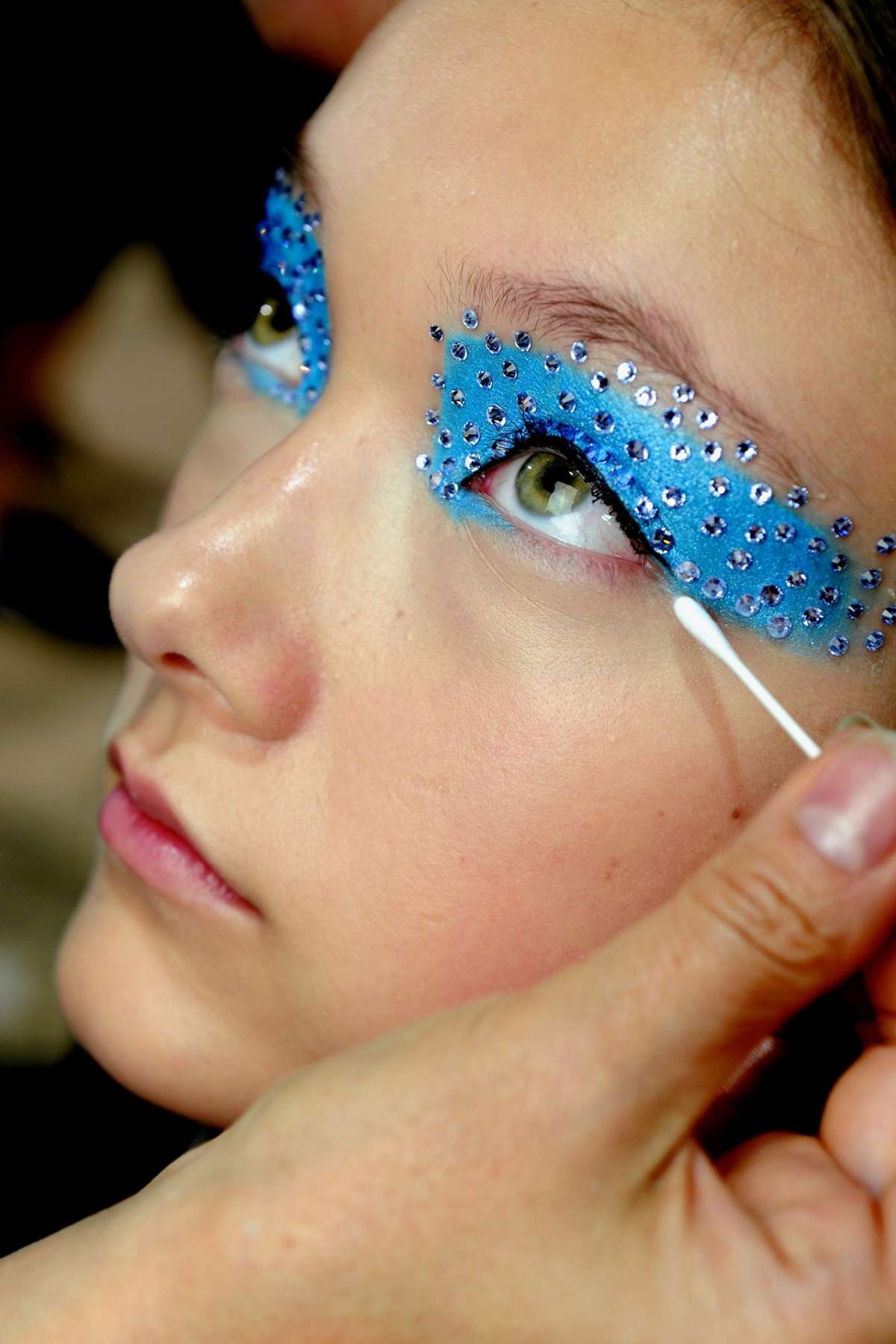 Ombretto azzurro con strass