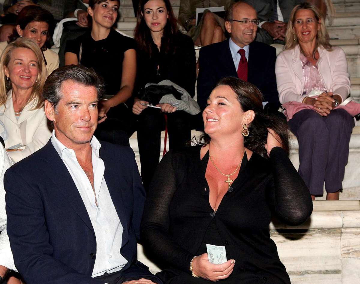 Pierce Brosnan e la moglie