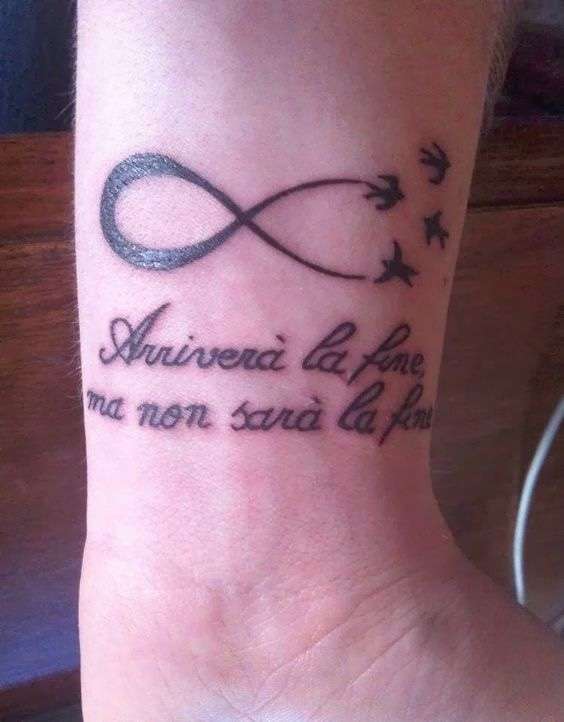 Tattoo frase Tiziano Ferro con simbolo infinito