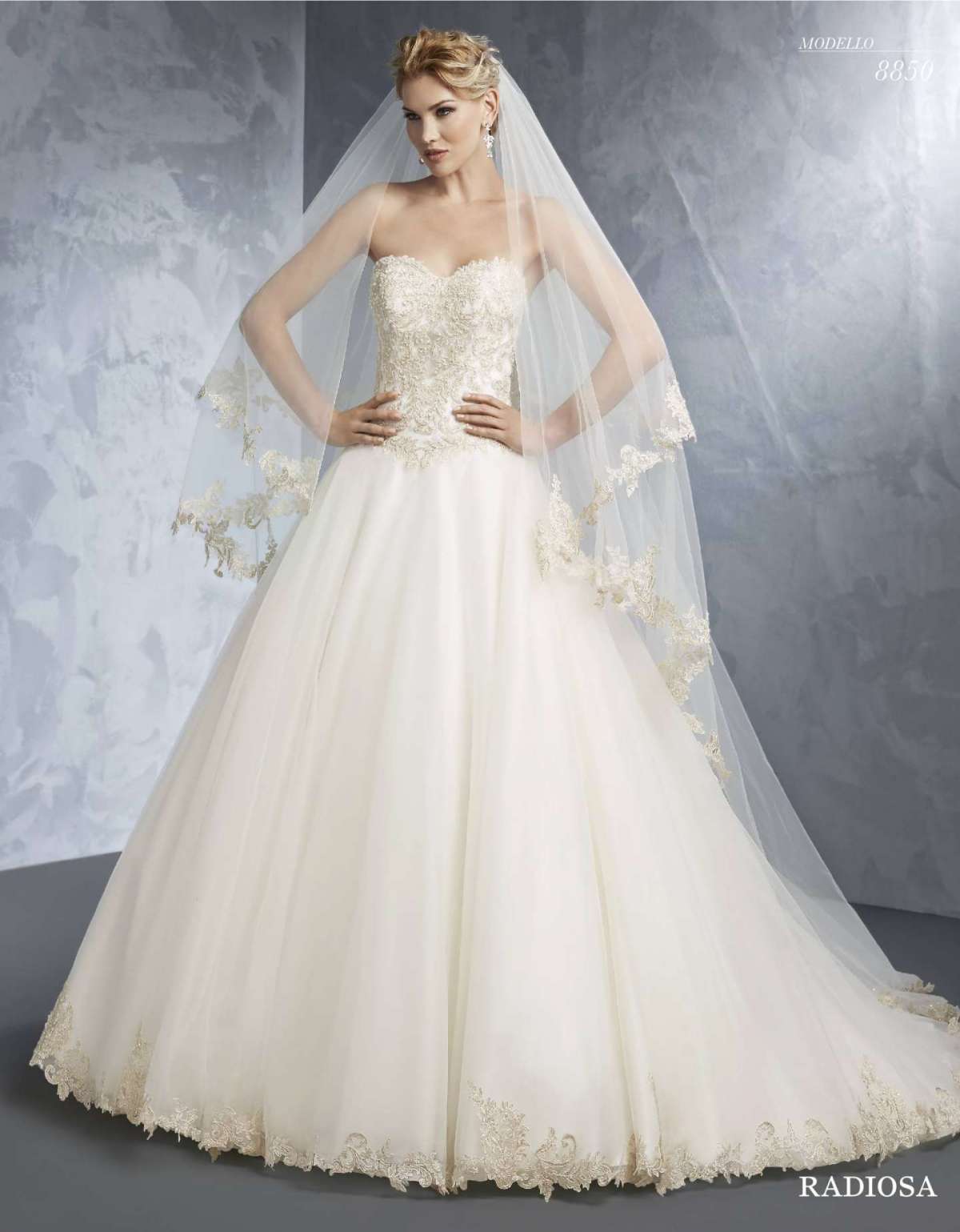 Abito da sposa con bustier rigido