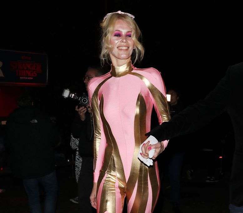 Claudia Schiffer con trucco Power Ranger