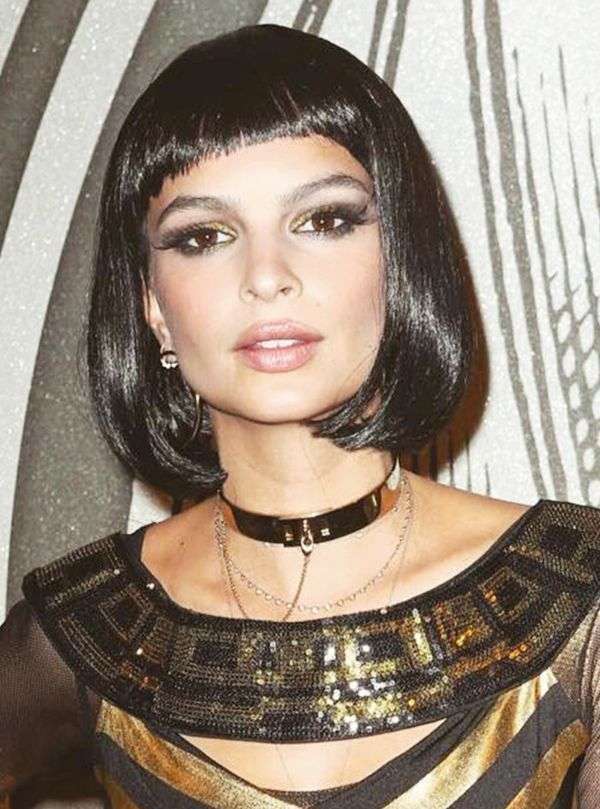 Emily Ratajkowski con trucco Cleopatra