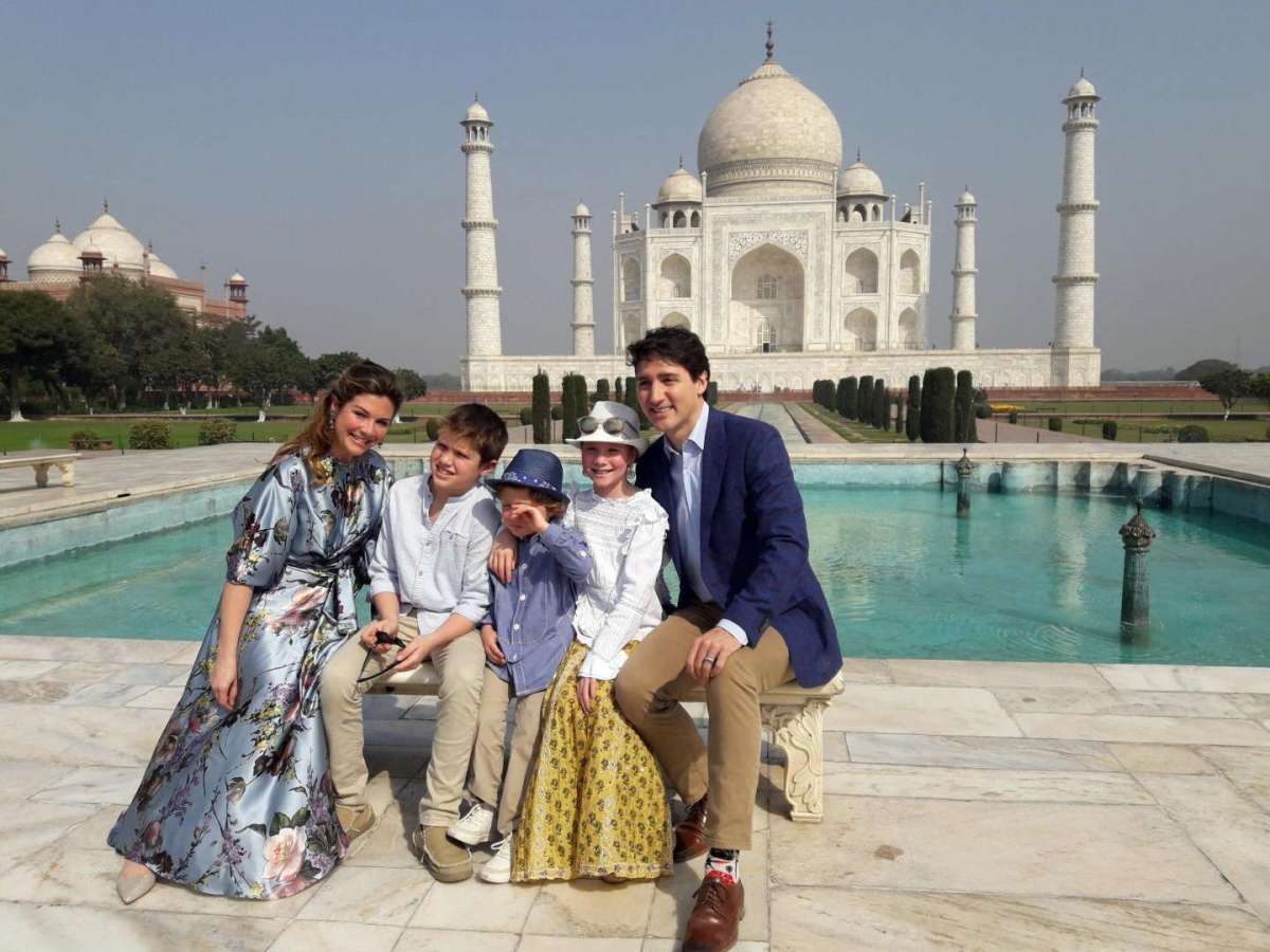 Foto davanti al Taj Mahal per i Trudeau