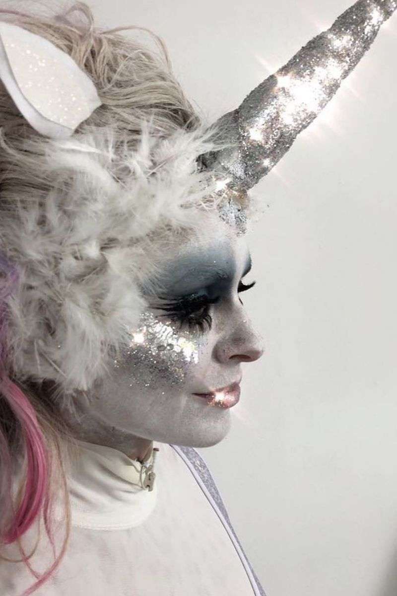 Holly Willoughby con trucco unicorno