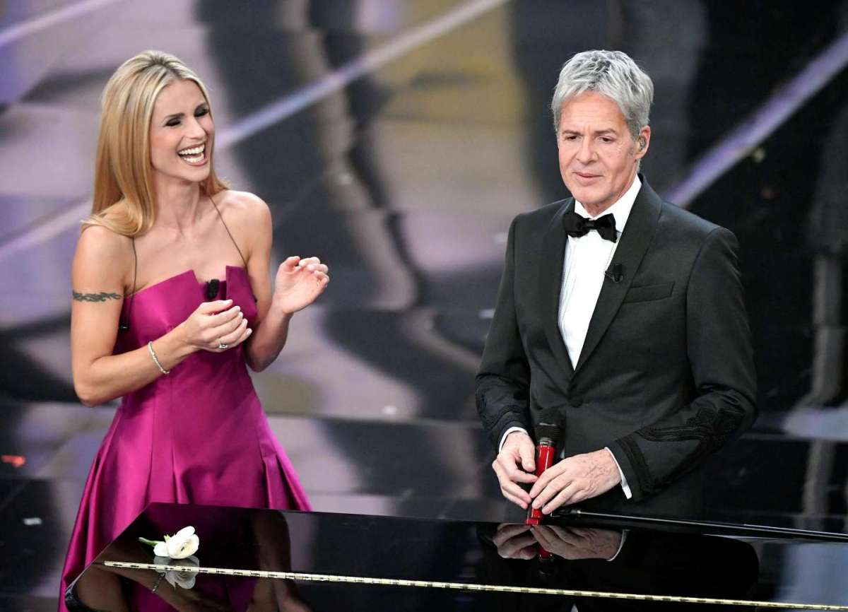 Il dettaglio dei look dei presentatori nella seconda serata