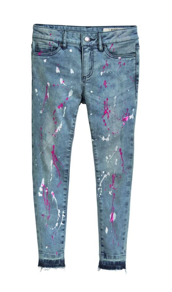Jeans con macchie colorate
