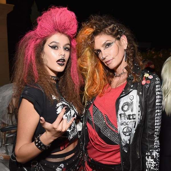 Kaia Gerber e Cindy Crawford con trucco punk
