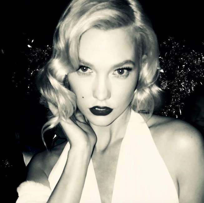 Karlie Kloss truccata come Marilyn Monroe
