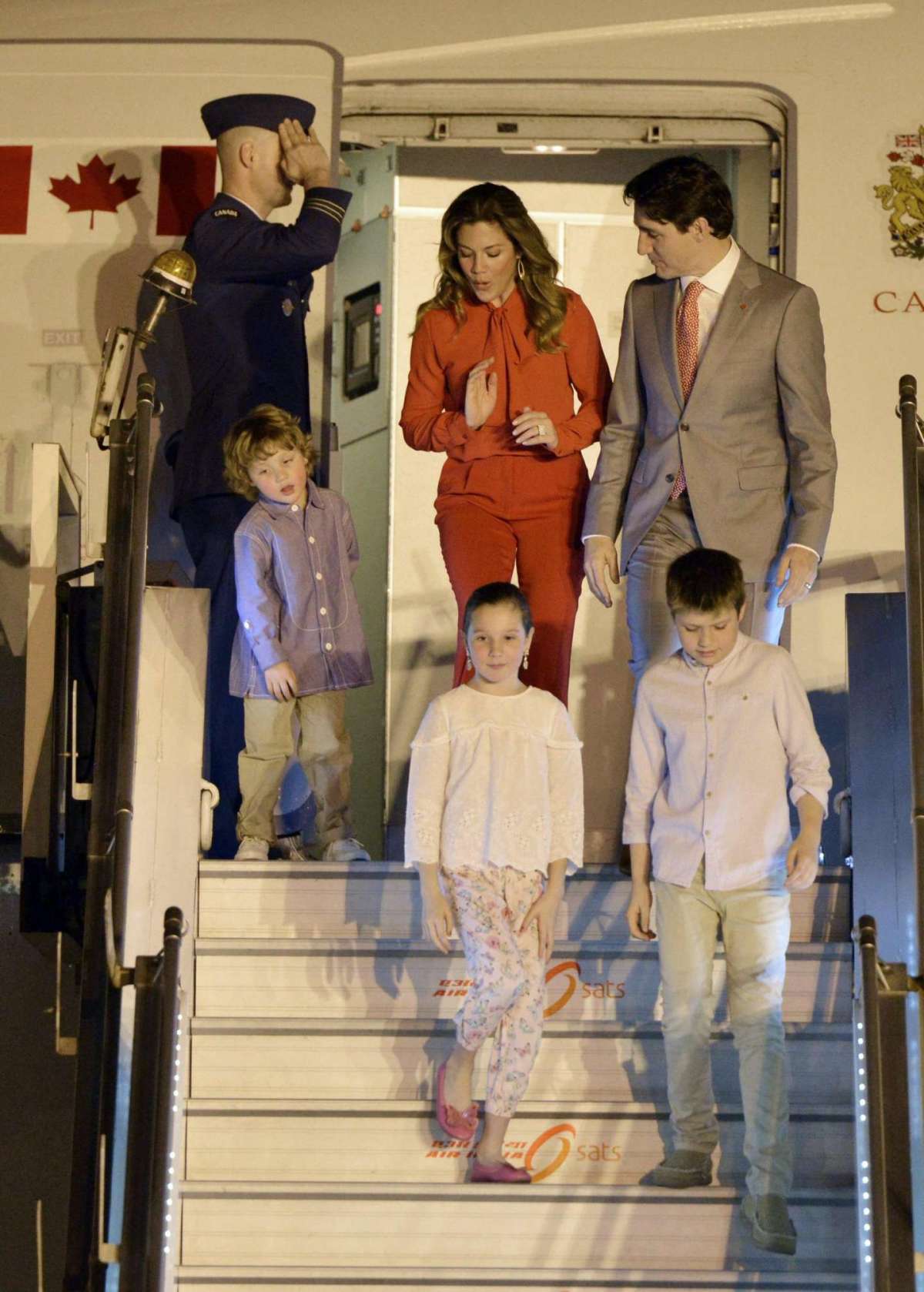 L'aereo della famiglia Trudeau atterra a New Delhi