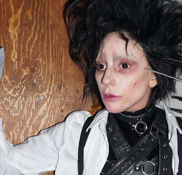 Lady Gaga come Edward Mani di Forbice