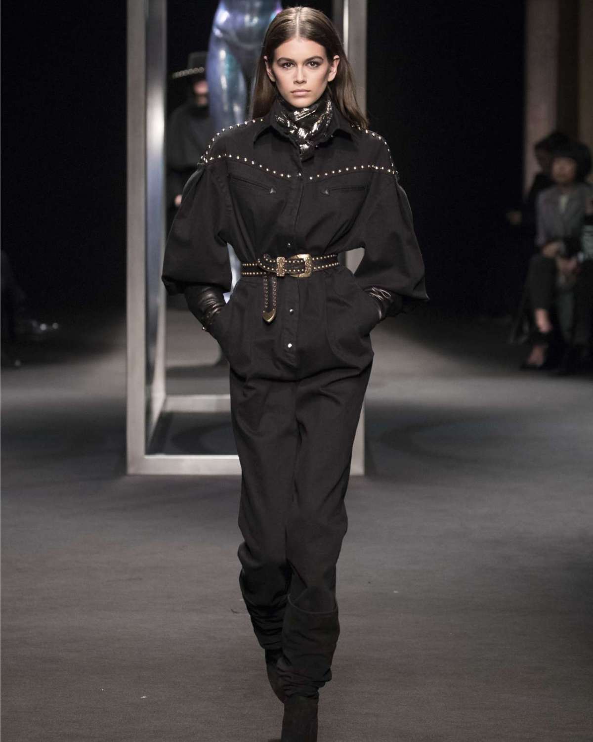 Look in total black Alberta Ferretti