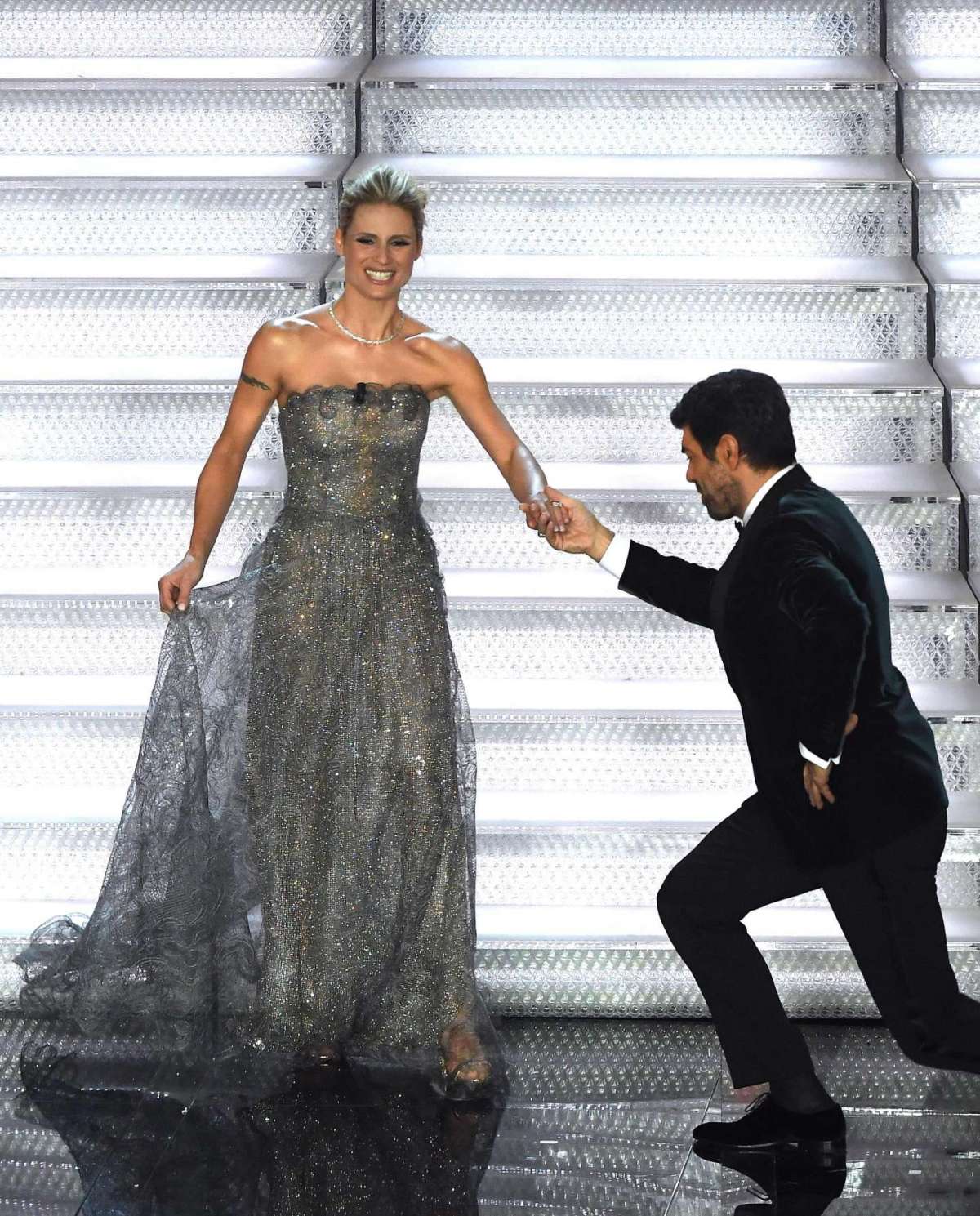 Michelle Hunziker in Armani Privè a Sanremo 2018