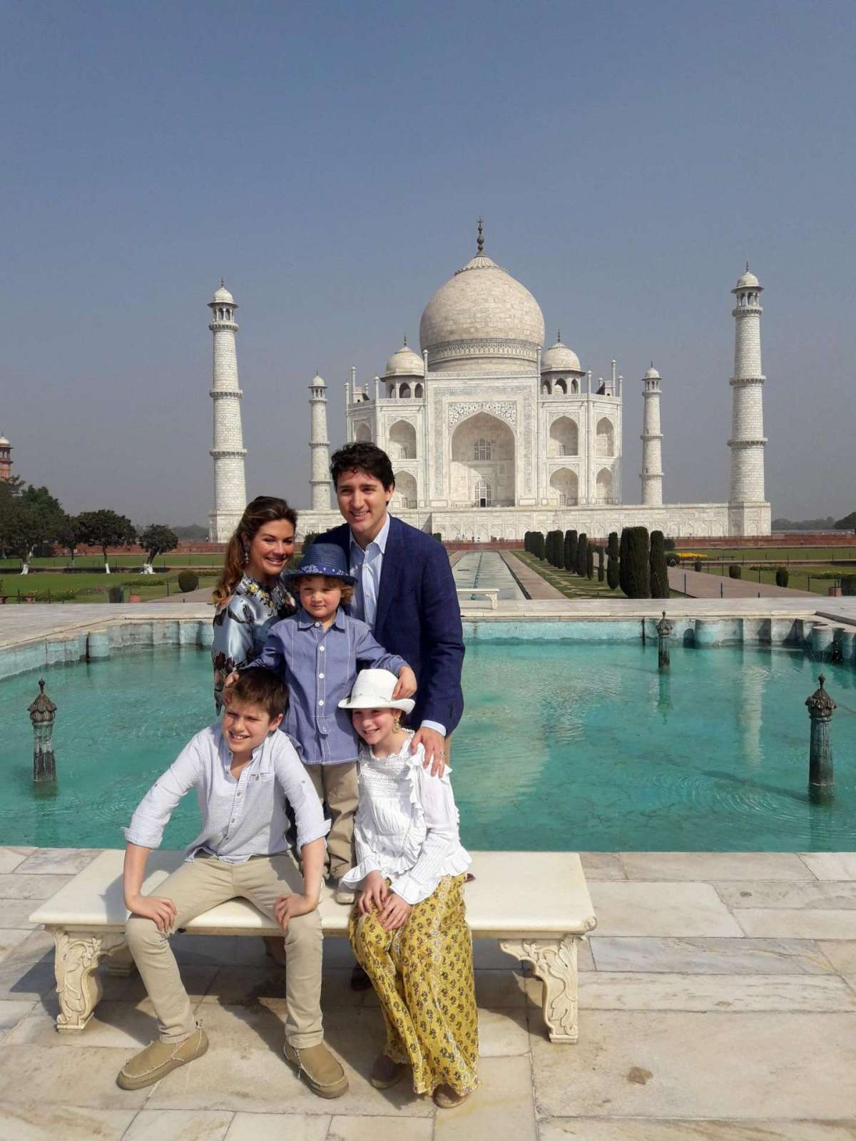 Ricordi di famiglia per i Trudeau: scatti dal Taj Mahal