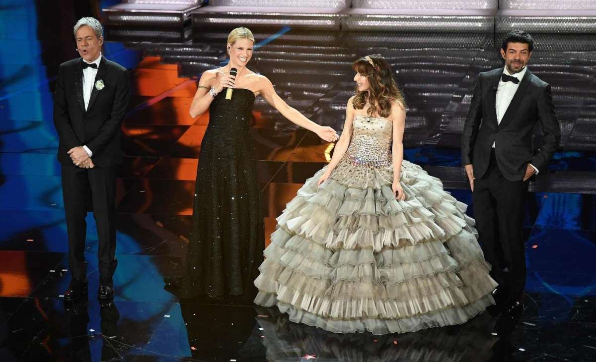 Sabrina Impacciatore con un abito principesco a Sanremo 2018