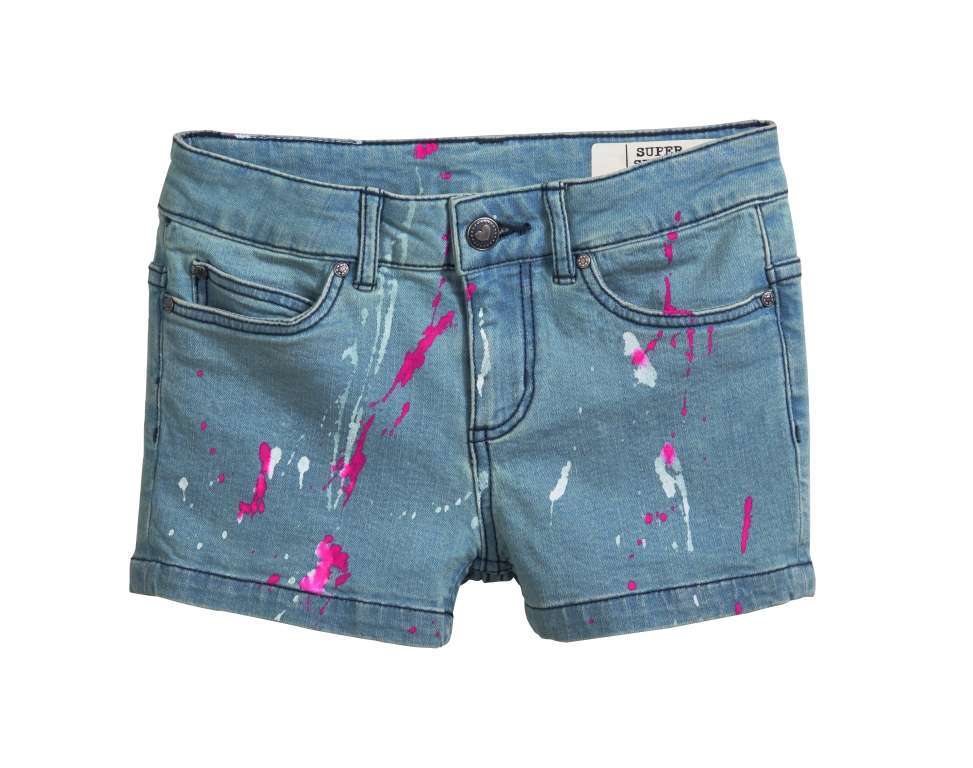 Shorts con macchie colorate