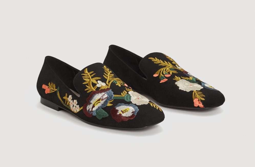 Slippers con ricamo floreale Mango