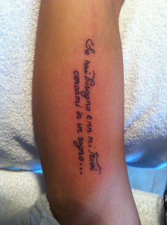 Tatuaggio con frase di E