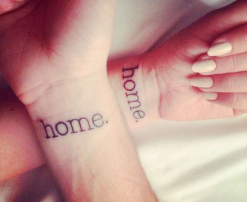 Tatuaggio di coppia con la parola casa