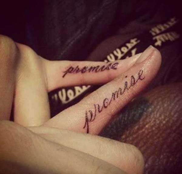 Tatuaggio di coppia con la parola promessa