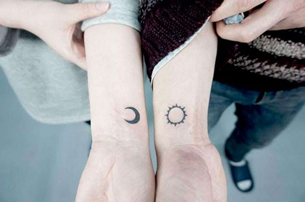 Tatuaggio di coppia con simboli