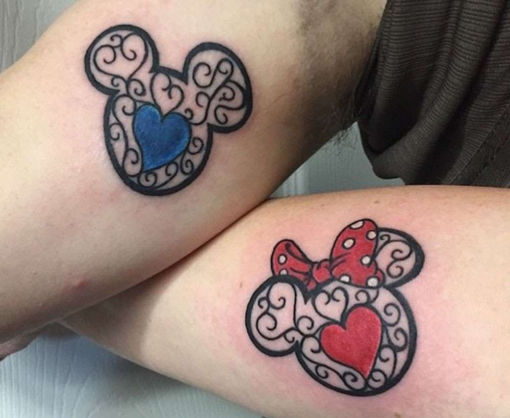Tatuaggio di coppia Minnie e Topolino stilizzati