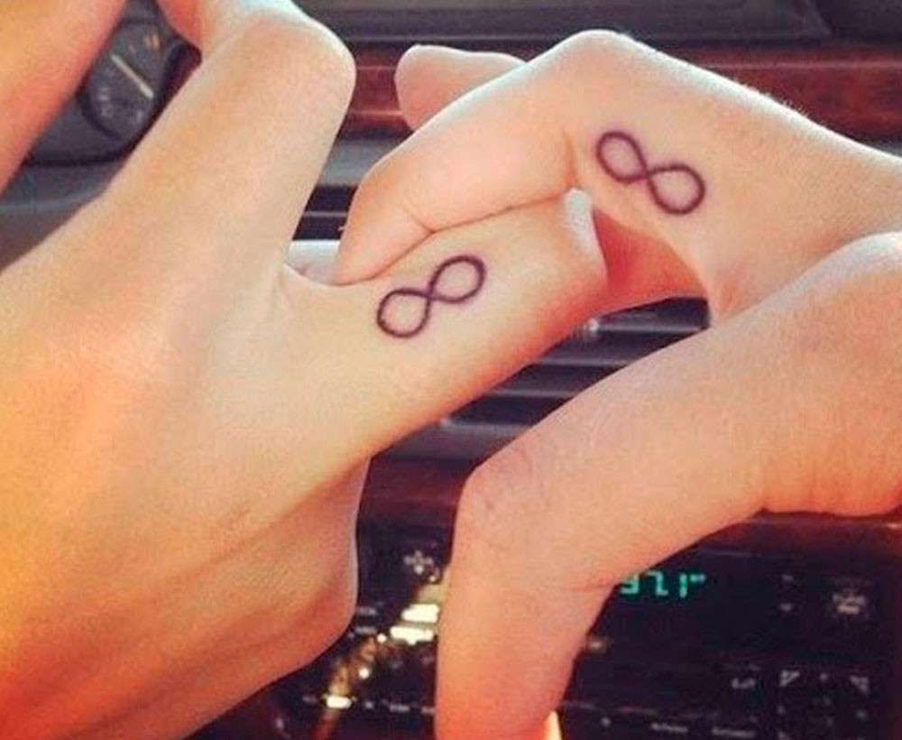 Tatuaggio di coppia simbolo infinito