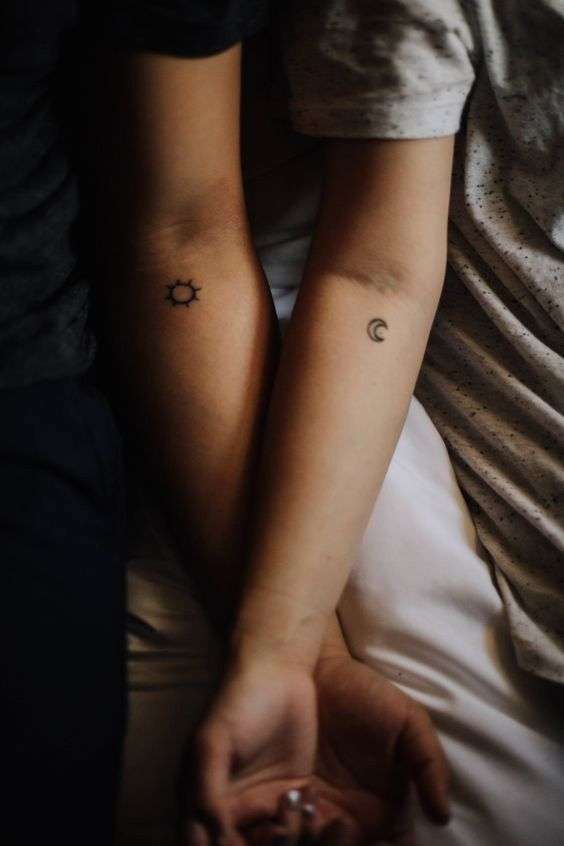 Tatuaggio di coppia sole e luna