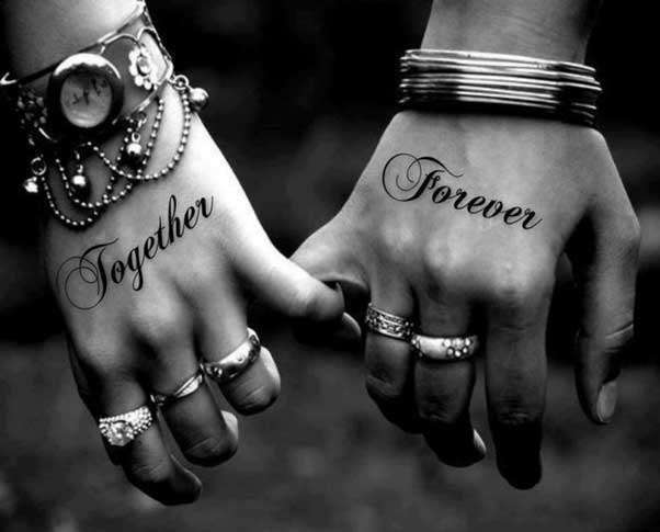 Tatuaggio di coppia sulle mani