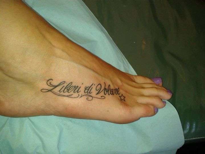 Tatuaggio Liberi di Volare sul piede