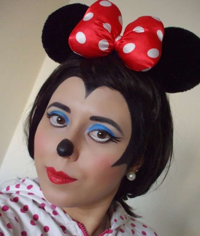 Trucco da Minnie con ombretto azzurro