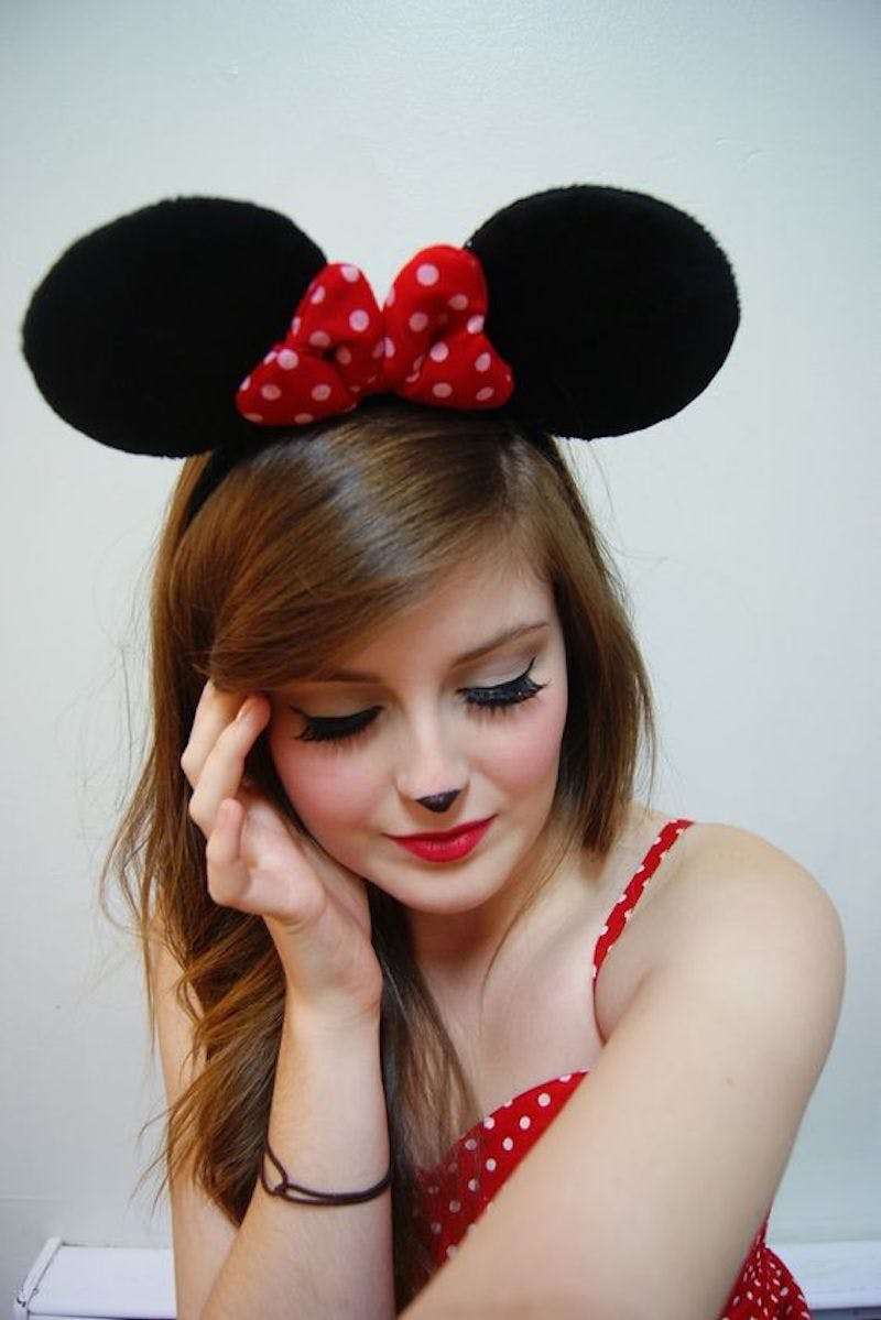 Trucco di Carnevale da Minnie con labbra rosse