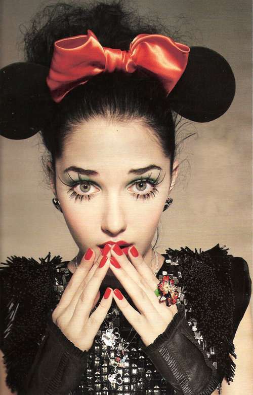 Trucco di Carnevale Minnie con ciglia finte