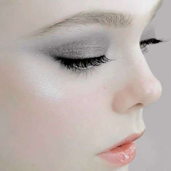 Trucco occhi brillantinato da Cenerentola