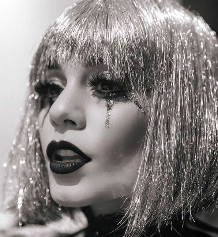 Vanessa Hudgens con make up glitterato