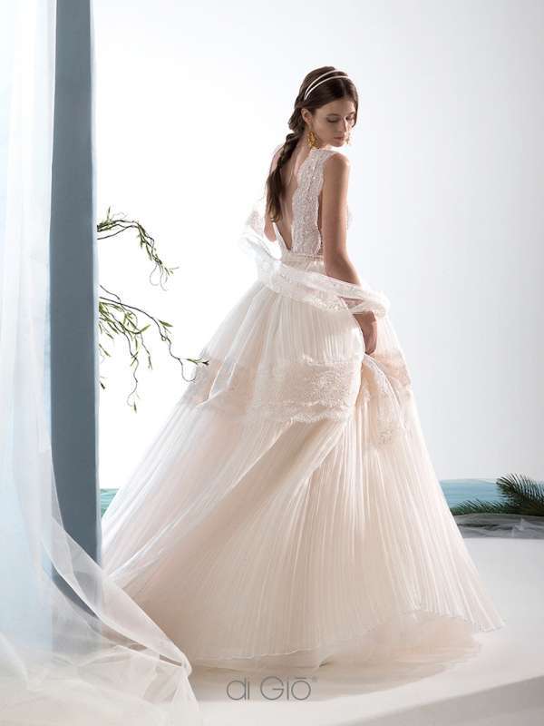 Abito da sposa rosa da principessa in organza Le Spose di Giò