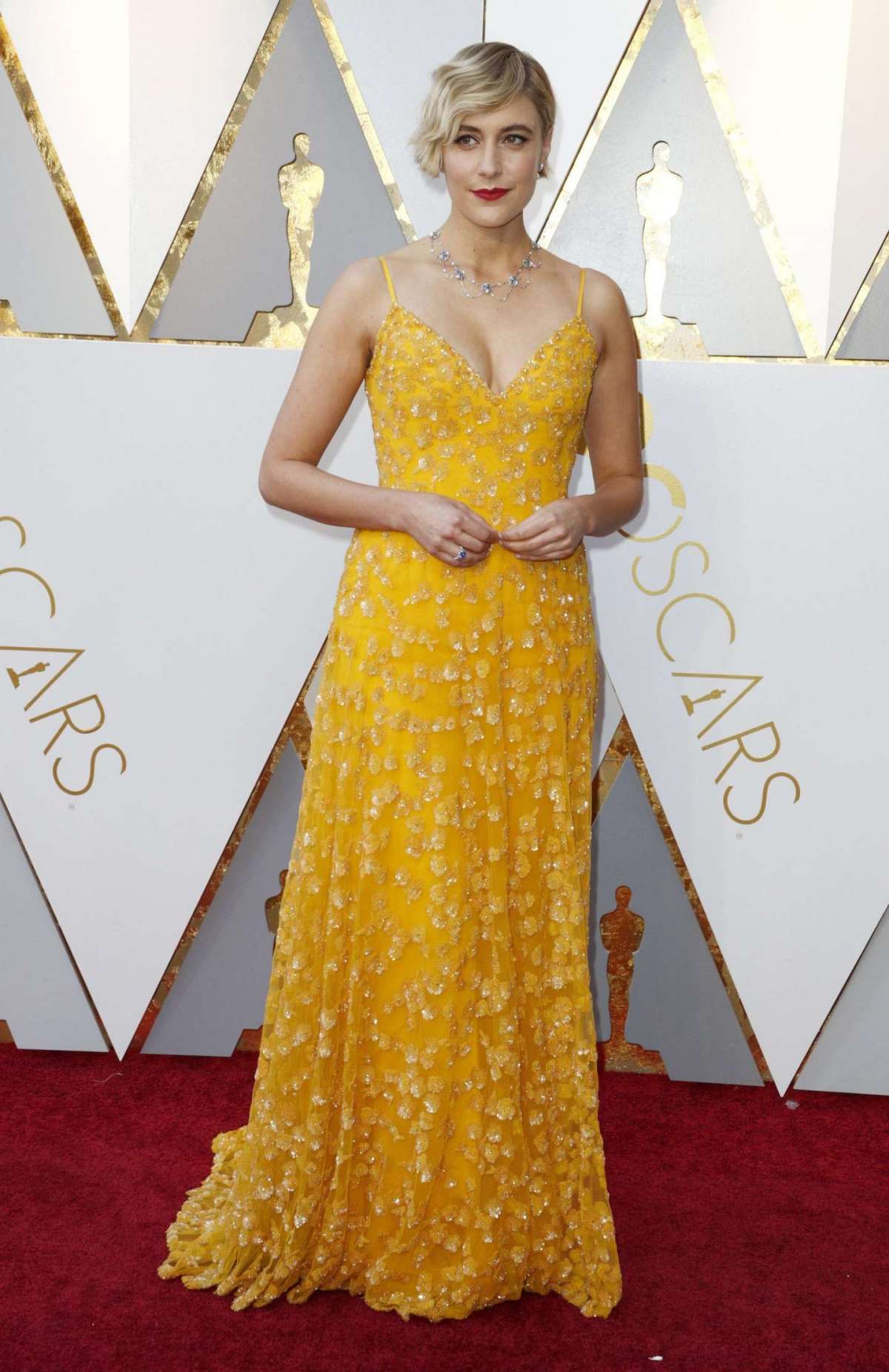 Greta Gerwig in Rodarte con gioielli Tiffany & Co