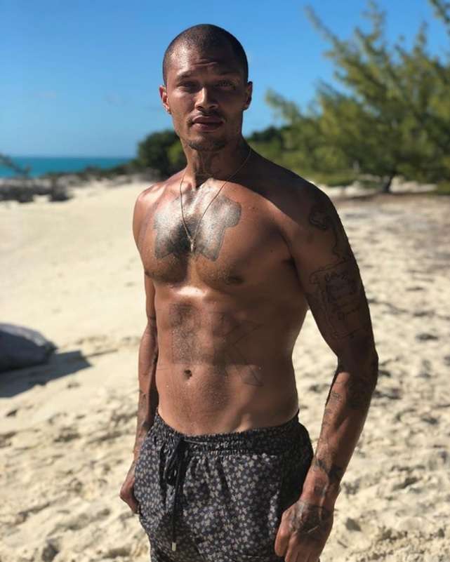 Jeremy Meeks in spiaggia