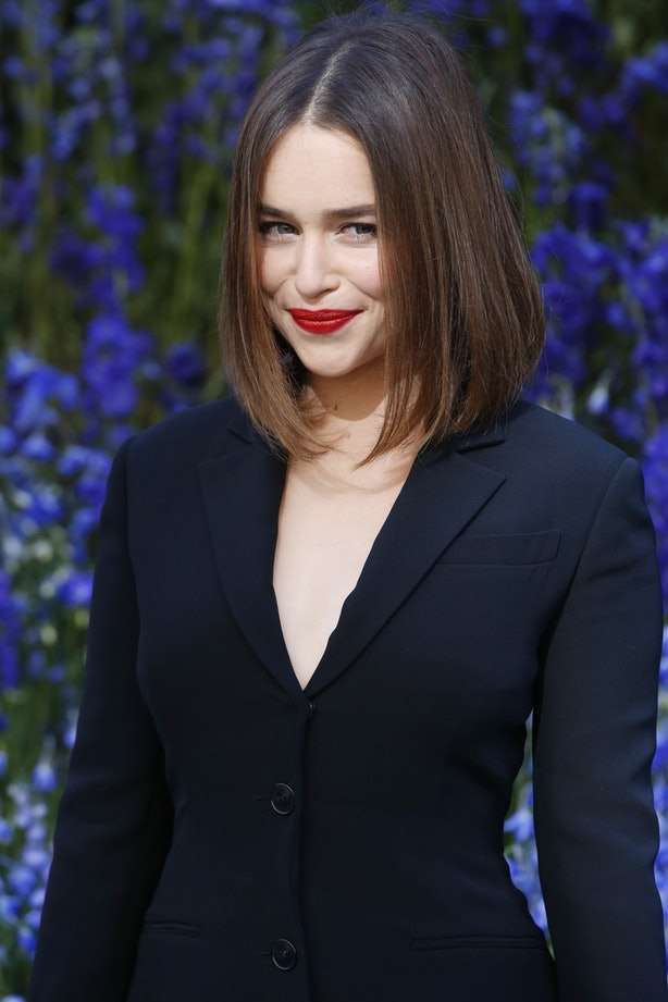 Le sopracciglia folte di Emilia Clarke