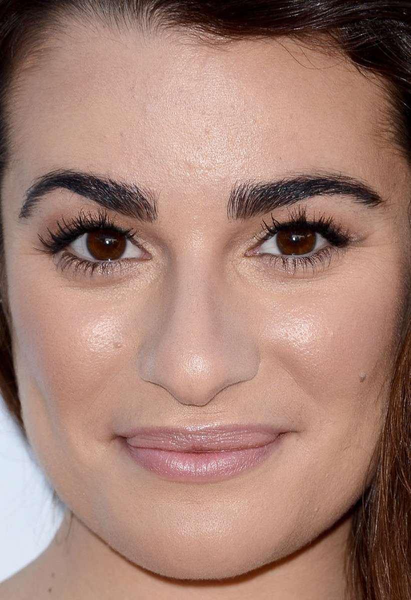 Le sopracciglia folte di Lea Michele