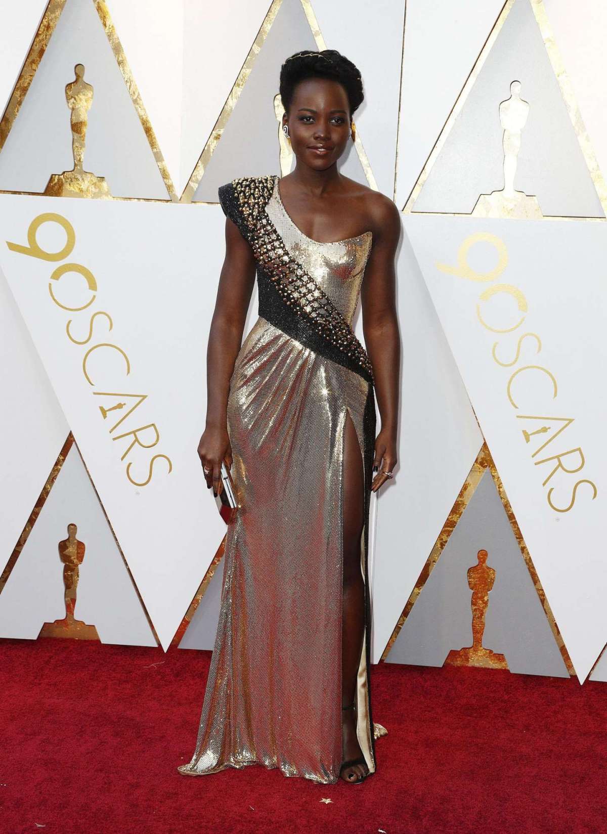 Lupita Nyong’o in Atelier Versace con gioielli Niwaka